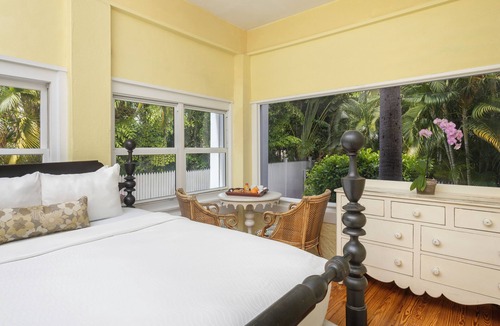 Bahama Village Bed & Breakfast | Weatherstation Inn