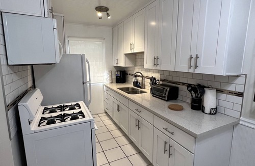 Beverly Grove Apartment | WEHO/Melrose Place 1 Bed 1 Bath - 1.1 mile walk to Cedars Sinai - 31 day min.