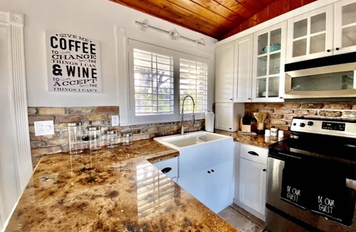 Twin Lakes House | Welcome to Paradise/Waterfront Retreat/Jacuzzi Outdoor kitchen & Entertainment