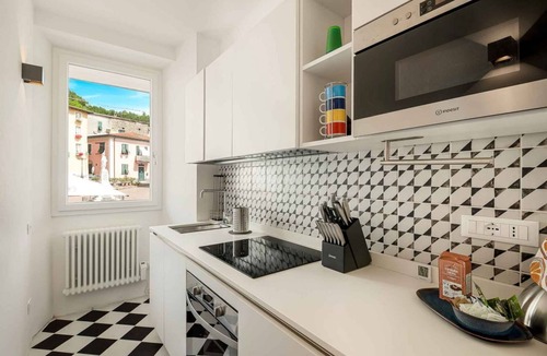 Pignone Apartment | Welcome to Pietra Futura, your ideal refuge in the heart of Pignone. Located in the picturesque town square, this newly renovated home offers an authentic experience of Liguria and its fascinating hinterland. Just 20 minutes drive from the famous Cinque