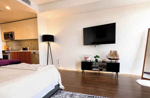 Beverly Grove Bed & Breakfast | West Hollywood - Elite High Rise Living