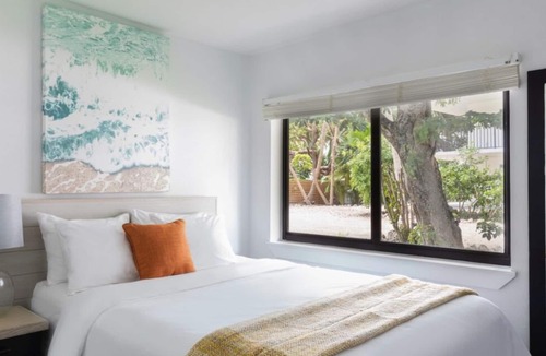 Islamorada Villa | Whole House w/Tropical Atmosphere just Steps from the Beach - Ideal for Groups