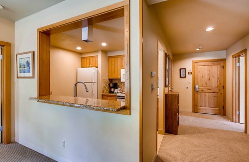 Lakeside Village Condo | Willows 1716