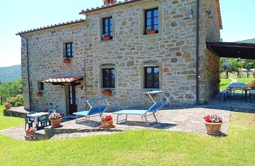 Pieve di Chio Apartment | Wohnung la Mimosa by Interhome