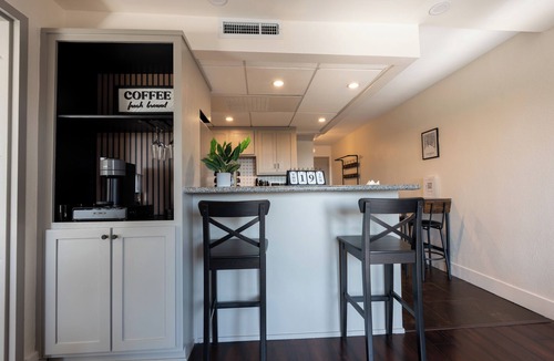 Washington Condo | Wonderful 2-bedroom 2 Bathroom condo with AC in Long Beach