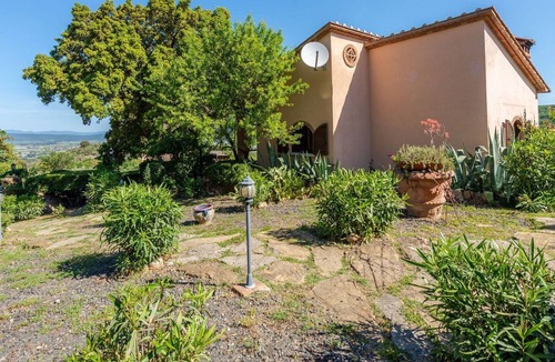 Scarlino Villa | Wonderful private villa for 4 people with WIFI, TV, terrace, pets allowed and parking
