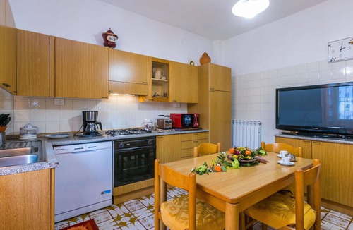 Montefollonico House | Wonderful private villa for 5 guests with WIFI, A/C, TV, patio, pets allowed and panoramic view