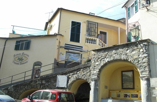Valloria House | Wonderful private villa for 6 people with WIFI, TV, terrace, pets allowed and panoramic view