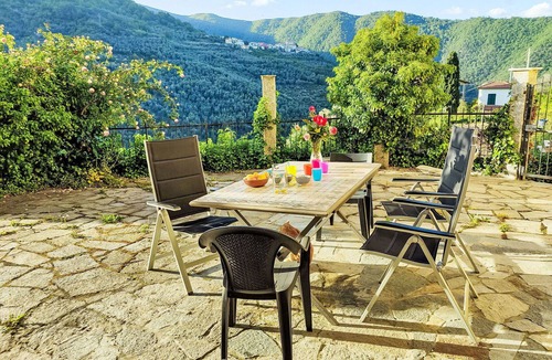 Valloria House | Wonderful private villa for 5 people with WIFI, pool, TV, patio and pets allowed