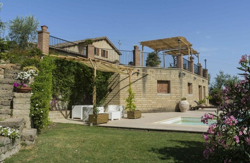 Montebuono House | Wonderful private villa for 10 guests with A/C, private pool, TV, patio, pets allowed and parking