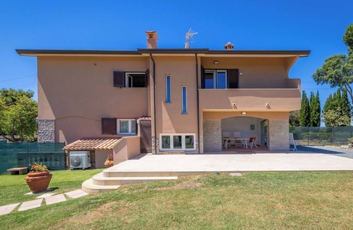 Cecina House | Wonderful private villa for 8 guests with A/C, WIFI, private pool, patio and pets allowed