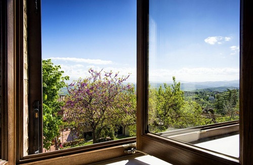 Montalcino Villa | Wonderful private villa for 6 people with A/C, WIFI, hot tub, TV, patio and panoramic view