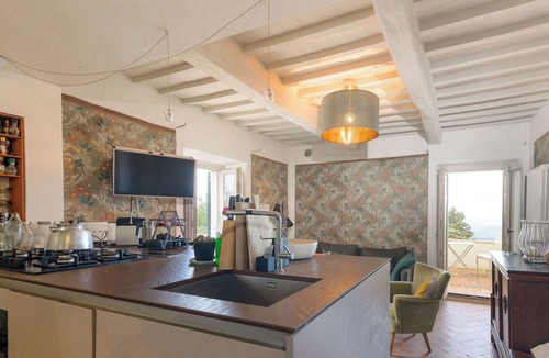 Scansano Villa | Wonderful private villa for 12 guests with WIFI, TV, patio, pets allowed and panoramic view