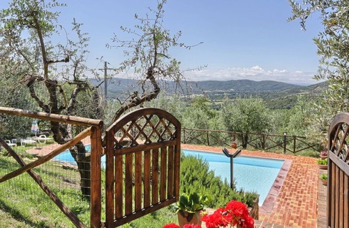 Bucine Villa | Wonderful private villa for 6 people with private pool, TV, patio, pets allowed and parking