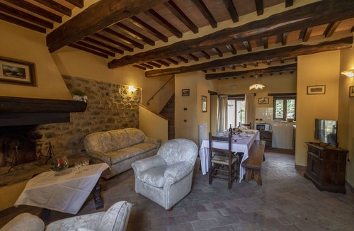 Pieve di Chio House | Wonderful villa for 10 people with WIFI, private pool, TV, patio and pets allowed