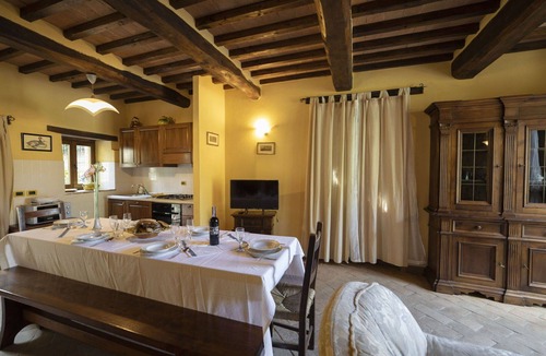 Pieve di Chio House | Wonderful villa for 10 people with WIFI, private pool, TV, patio and pets allowed