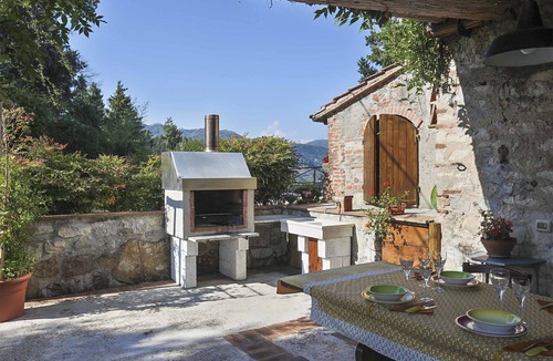 Villabuona Villa | Wonderful villa with WIFI, private pool, TV, veranda and panoramic view, close to Lucca