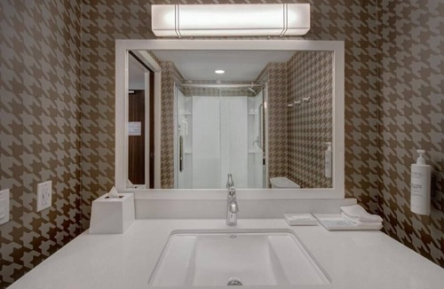 Garden Grove Hotel | Your Home Away From Home! Free Breakfast, Pet-friendly Property!