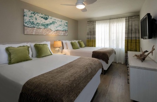 Islamorada Villa | Your Key to Unforgettable Island Moments! 2 Relaxing Units with Balcony!