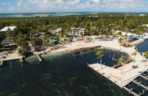 Islamorada Villa | Your Key to Unforgettable Island Moments! 2 Relaxing Units with Balcony!