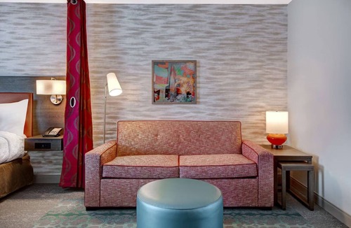 Garden Grove Hotel | Your Oasis Awaits! 4 Relaxing Units! Parking, Pets Allowed and Free Breakfast!