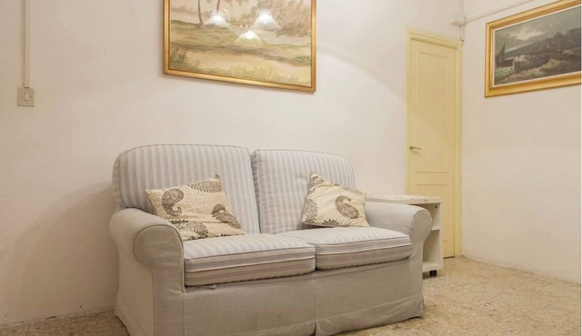 1 Bed Flat - Sleeps 2 - Parking