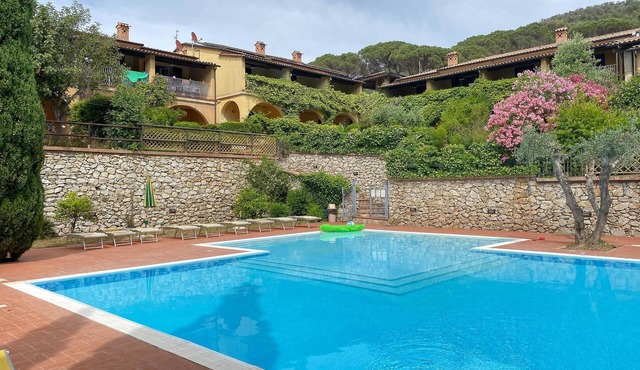 1 bedroom beach front apartment in Nisportino