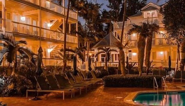 1 Coconut Beach Resort, Great Location, Hot Tub!