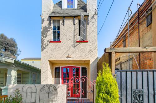 1 Mi to Ocean! Home w/Rooftop Deck in Long Beach