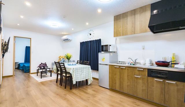 1 min. from Hanazono station! 4 minutes from Namba! Shower room with shower and toilet on each floor! Osaka Castle Tsutenkaku Tennoji near! Wi-Fi Yes! Starry night vendor