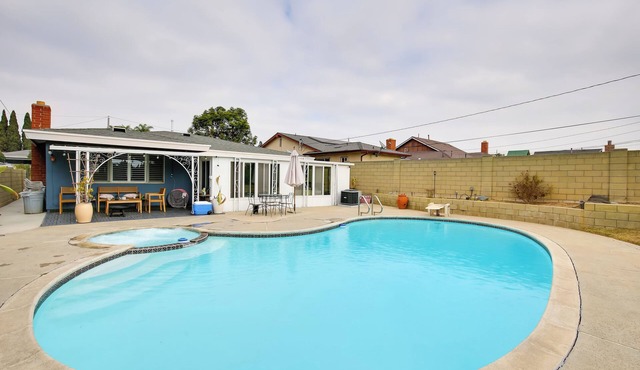 10 Mi to Redondo Beach: Carson Home w/Pool Table!