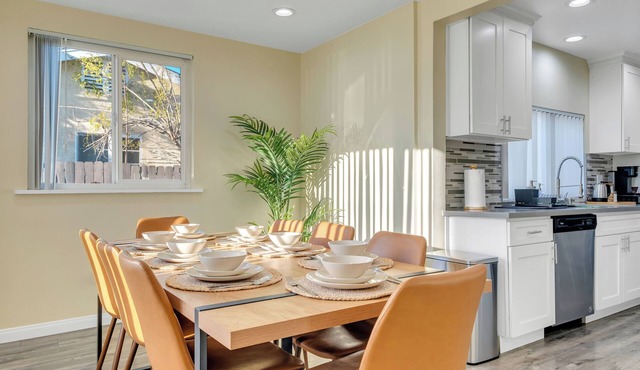 10 min to Disney - LA/OC Getaway - Pool - 4 BD 2BA