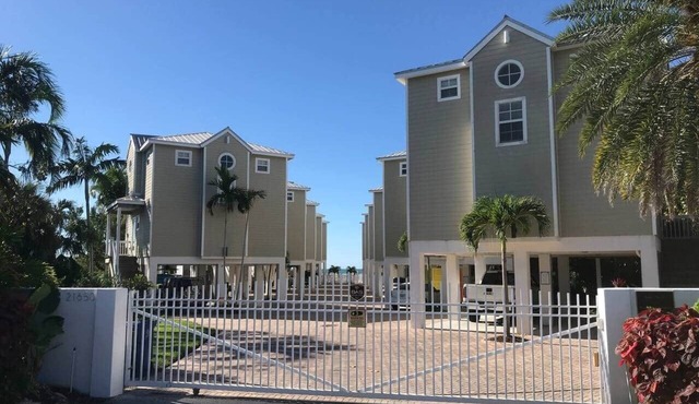 105 - Newly renovated house Oceanside and Pool
