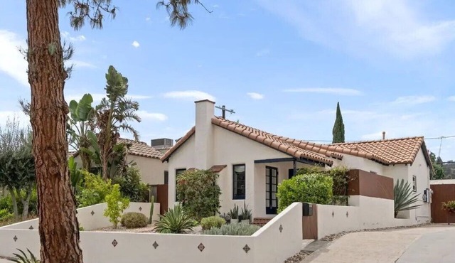 2/3-bedroom house in walkable Atwater Village with multiple outdoor spaces
