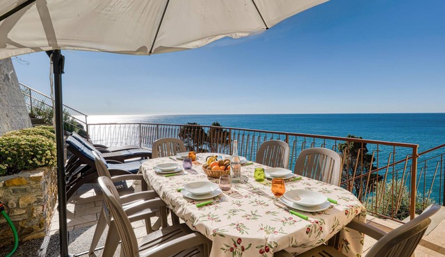 2 bedroom awesome home in Cipressa