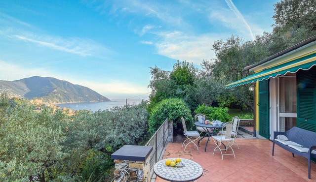2 bedroom gorgeous home in Recco