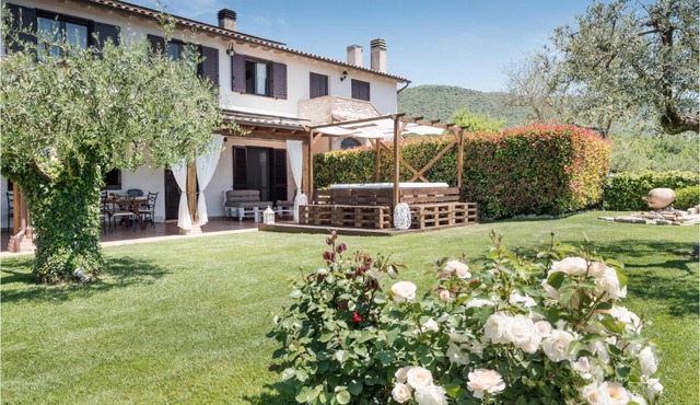 2 Bedroom Lovely Home In Massa Martana