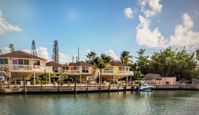 2-bedroom villa in fantastic Marathon with WiFi, AC
