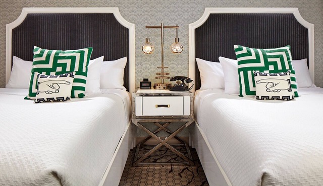 2 Elegant Rooms with Access to Open Courtyard Oasis - Experience LA Differently