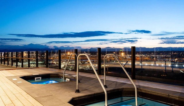 2 Queen: The Source Hotel + Market Hall, Vintage Finds, Flame-Seared Sushi