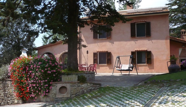 20% off! Beautiful secluded woodland setting with private pool. 5k to beach.