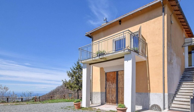 3 bedroom amazing home in Castiglione Chiavarese