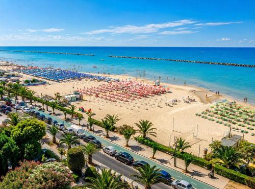 3 Esclusive Suite con Balconi a 2 passi dal Mare, Pescara Centro, Parcheggio Pubblico a 500m