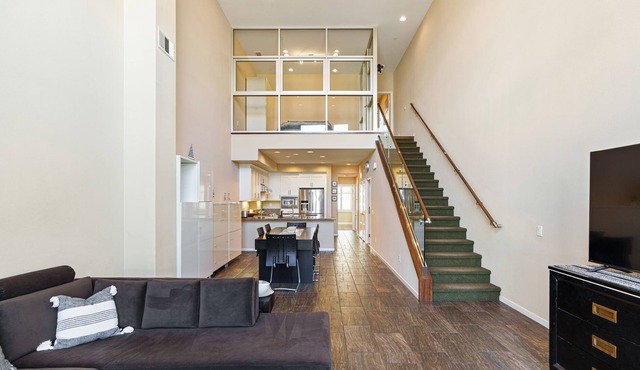 3-level Modern condo near beach