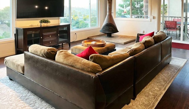 4 Bed Sunset Abode with Open-Plan & Stunning Views