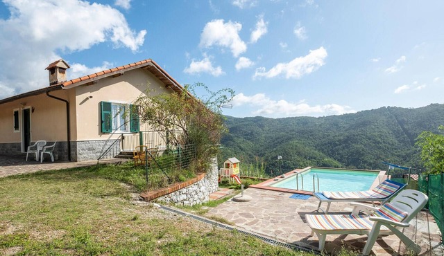 4 bedroom awesome home in Castiglione Chiavarese