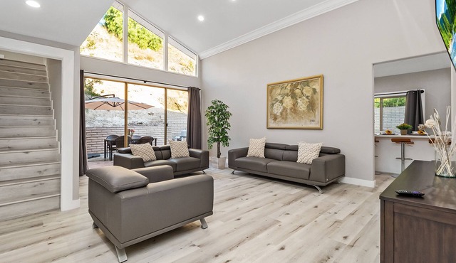 4-Bedroom Private House with Heated Pool & Spa
