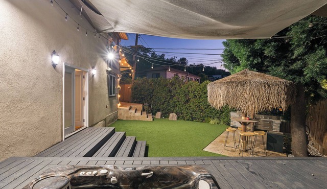 4-bedroom villa in enchanting Los Angeles Jacuzzi
