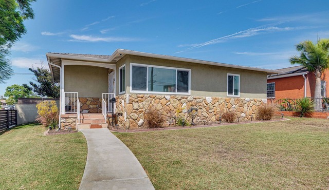 4 Mi to SoFi Stadium: Modern Home w/Fenced Yard