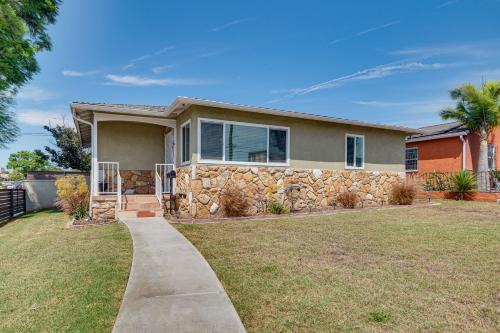 4 Mi to SoFi Stadium: Modern Home w/Fenced Yard